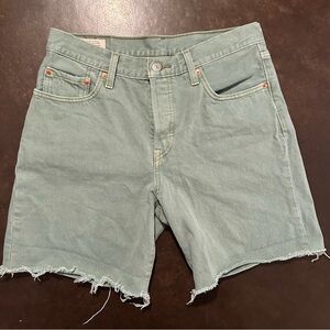 Levi’s women 501 mid thigh turquoise green shorts, raw hem, button fly, size 27